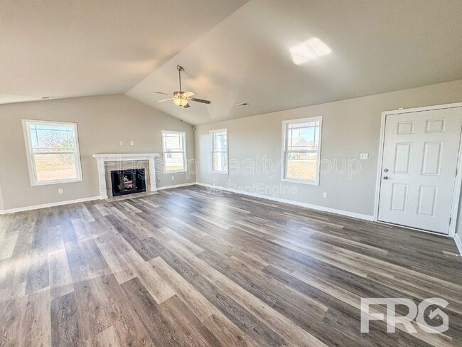 Building Photo - 102 Michael Thomas Pl