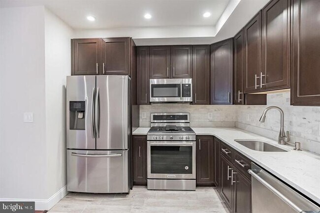 Building Photo - 2130 Locust St