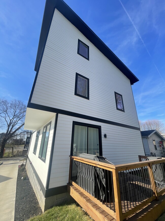 Building Photo - 3108 Curtis St