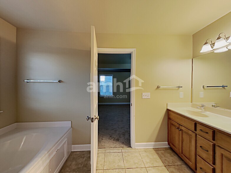Building Photo - 2091 Lequire Ln