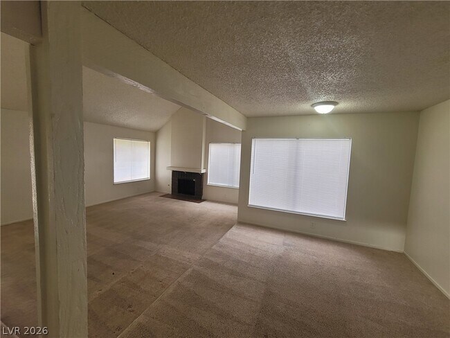 Building Photo - 4760 Woodridge Rd