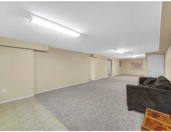Building Photo - 6708 Tanager St