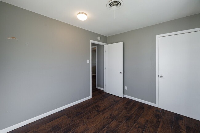 Building Photo - Short Term Lease