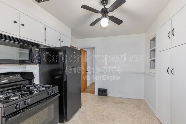 Building Photo - 1115 Lake Michigan Dr NW