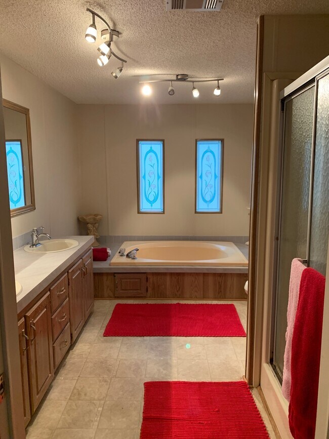 Building Photo - Furnished spacious 3/2.5 home. Corporate a...