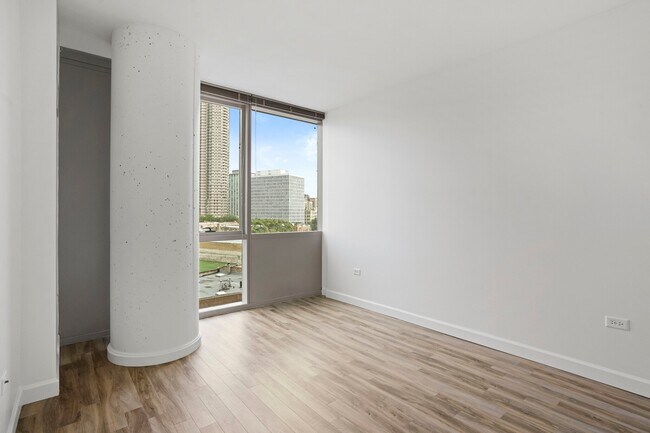 Building Photo - 3750 N Halsted St