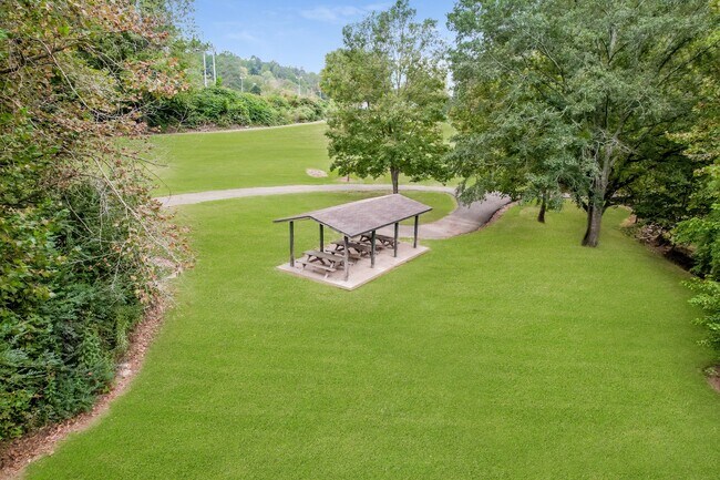 Building Photo - 834 Calvin Park Dr