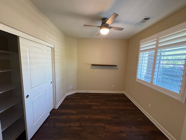 Building Photo - SE Visalia home Coming Soon!!