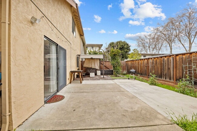 Building Photo - 22663 Vermont St