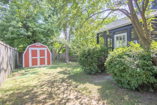 Building Photo - Charming  3 BR/1 BA Single-Family Home in ...