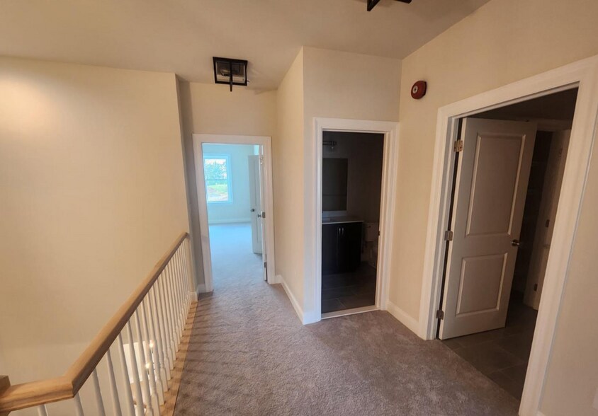 Building Photo - 328 Foxtail Ln