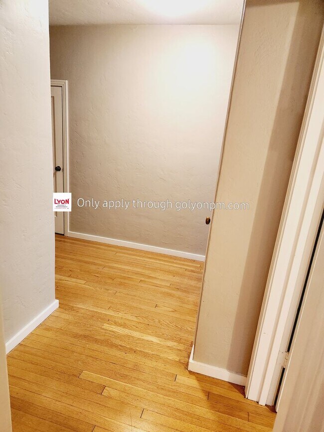 Building Photo - 936-940sa