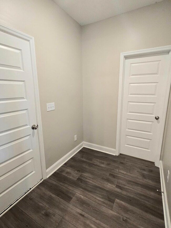 Building Photo - 733 Courtland Ln