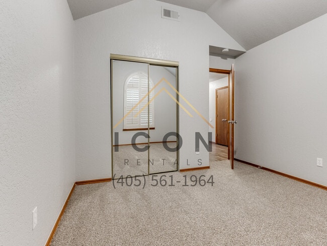 Building Photo - 313 E Plantation Terrace