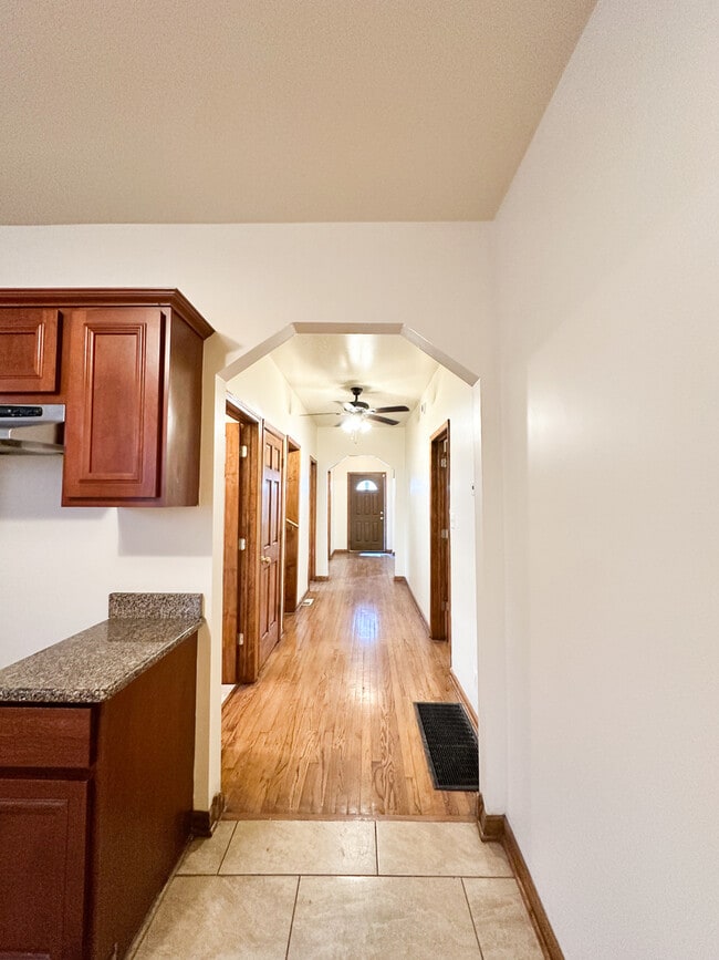 Building Photo - 7532 S Vernon Ave