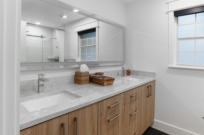 Building Photo - 1821 Jackson Bluff Rd