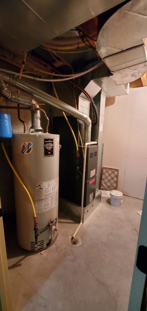 Building Photo - 4 bed 2 1/2 bath home!