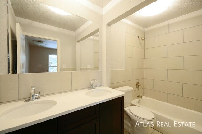 Building Photo - 4517 Driftwood Pl