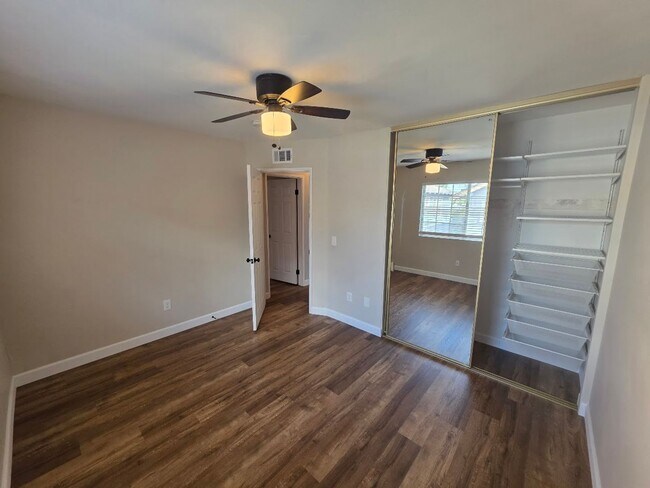 Building Photo - RENOVATED 2BD/1.5 BATH WITH PARKING, LAUNDRY, AND FULL H-VAC