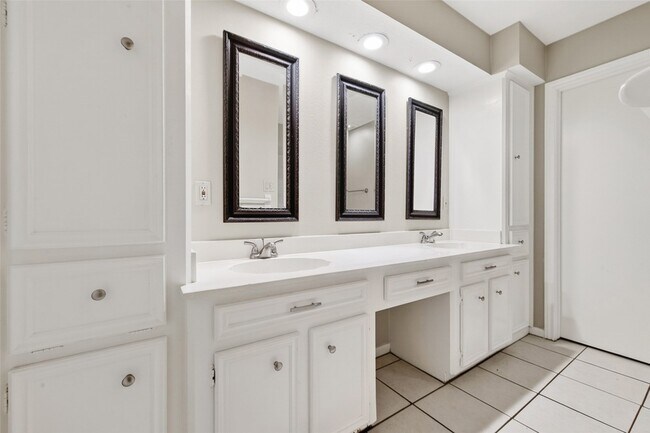 Building Photo - 18111 Shireoak Dr