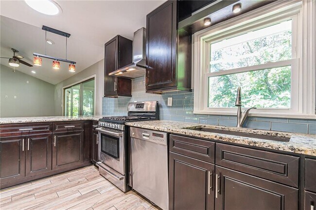 Building Photo - 1574 Old Spring House Ln