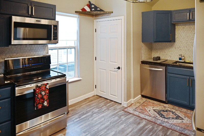 Building Photo - 511 Blades Ave