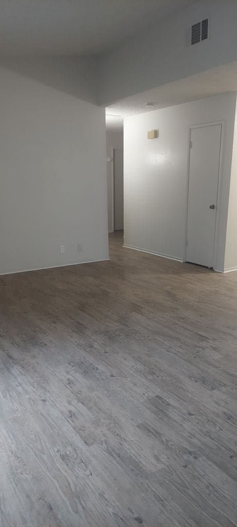 Building Photo - 1040 E Donna Dr