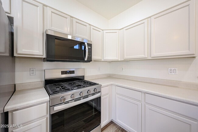 Building Photo - 4112 E Barwick Dr