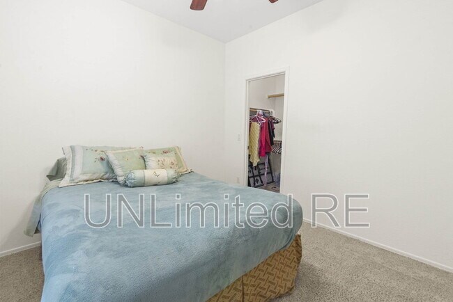 Building Photo - 7889 N Music Mountain Ln