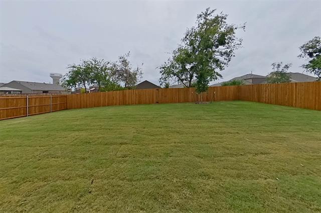 Building Photo - 1601 Parlier St