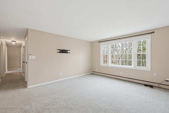 Building Photo - 110 Oswego St