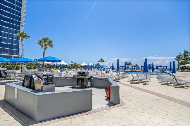 Building Photo - 2030 S Ocean Dr