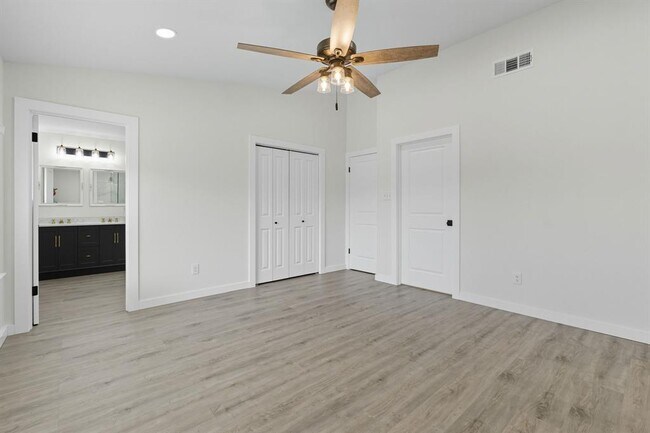 Building Photo - 5113 Loyola Ln