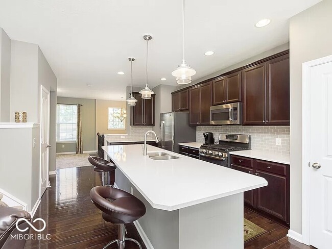 Building Photo - 9042 Mercer Dr