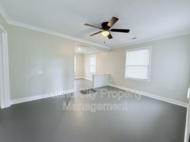 Building Photo - 2844 Dell Ave