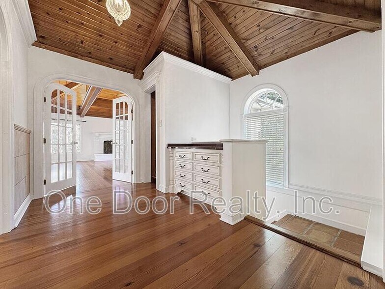 Building Photo - 109 Elizabeth Meriwether