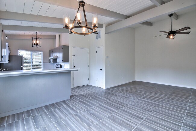 Building Photo - Mar Vista Dr.- Duplex