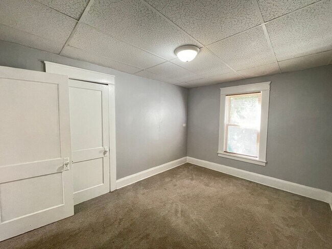 Building Photo - 398 Amory St