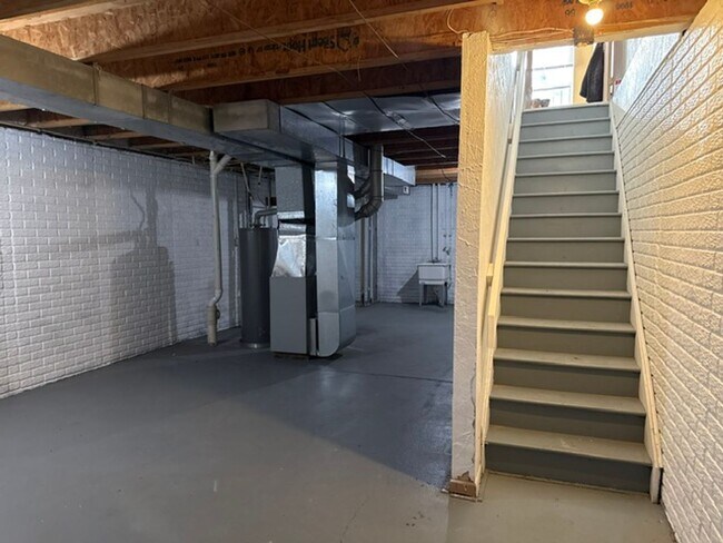 Building Photo - 662 E 125th St