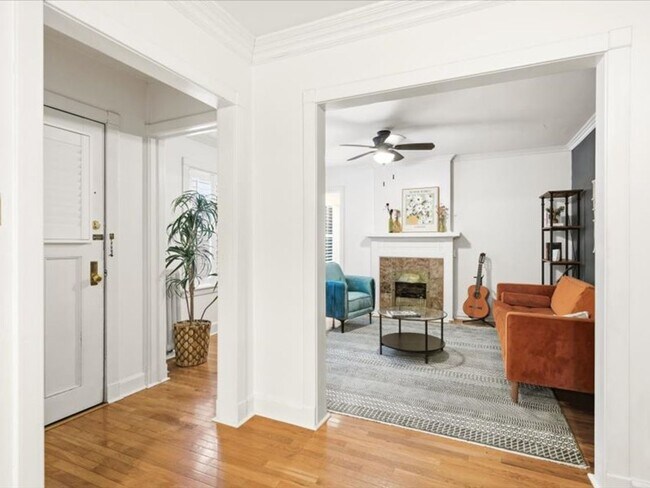 Building Photo - Cap Hill Beautiful 2 Bed Charming and Light Filled condo in the Blenheim