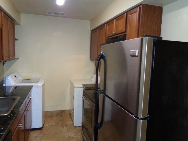 Building Photo - 946 Jennifer Jean Dr