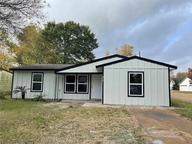 Building Photo - 800 S 2nd St