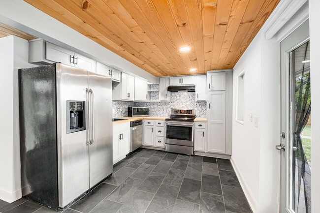 Building Photo - 562 Neelys Bend Rd