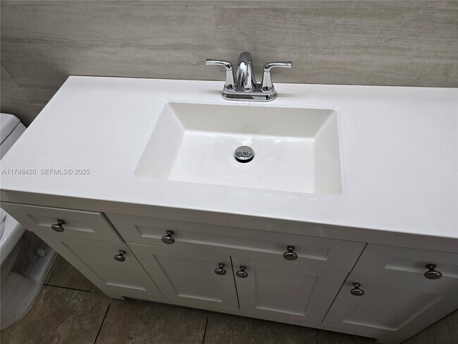 Building Photo - 812 SW 13th St