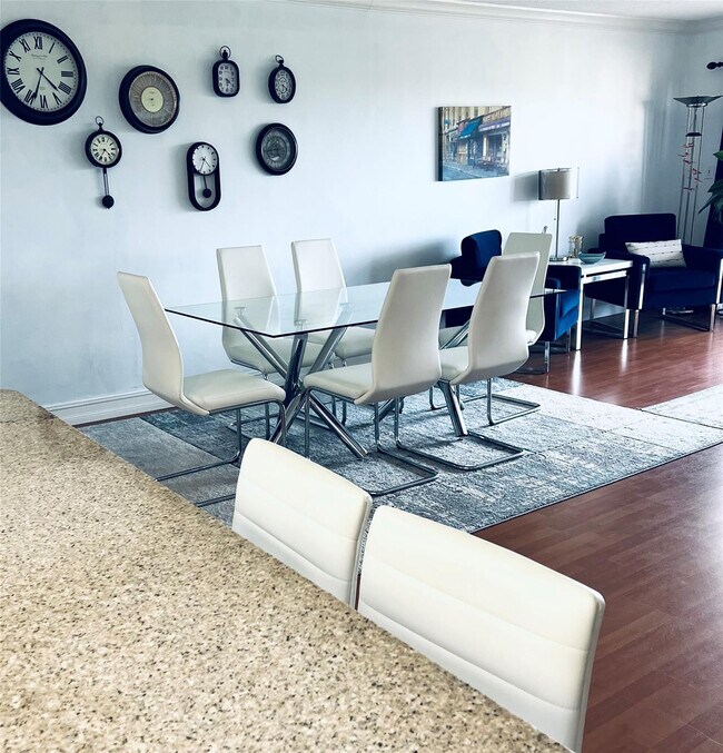 Building Photo - 800 NE 195th St