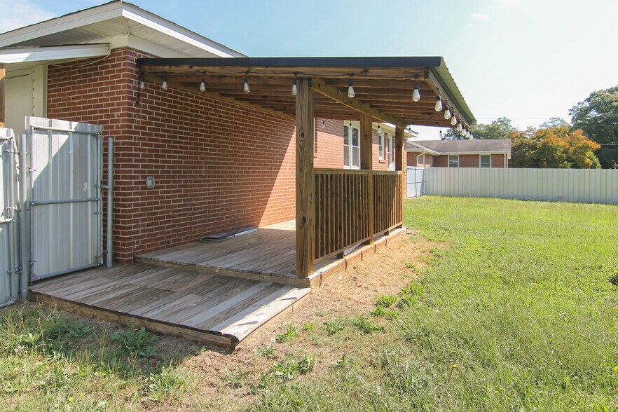 Building Photo - 1005 Green St
