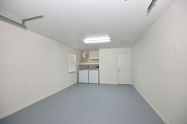 Garage - extra deep one car - 2953 SE Bamboo St