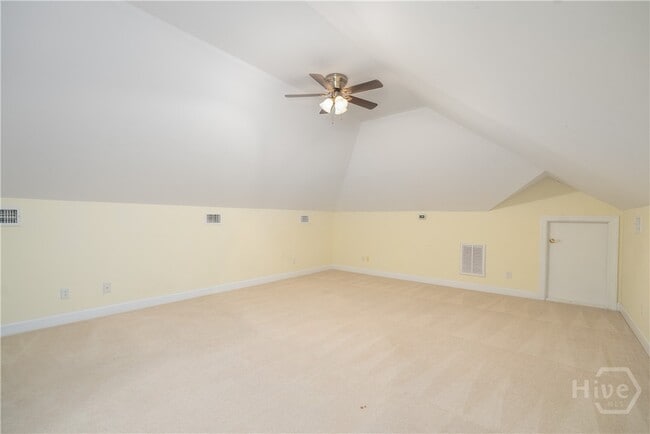 Building Photo - 7 Sky Sail Cir