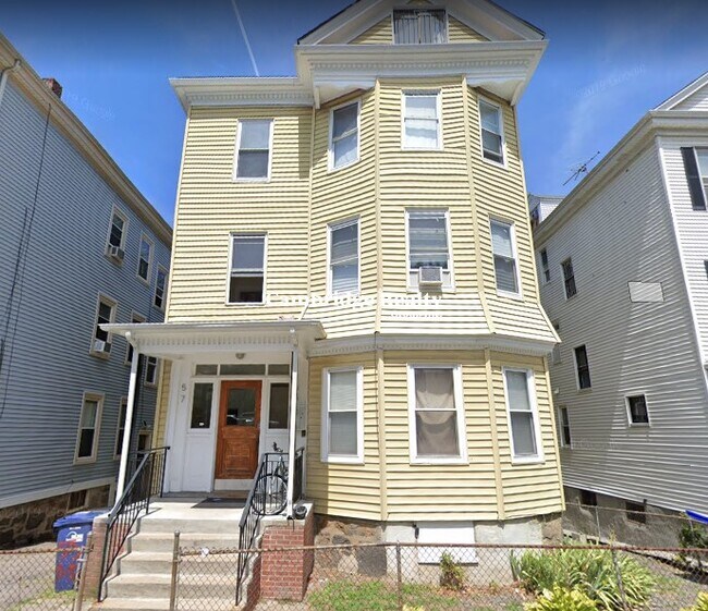 Building Photo - 55 Hillside St