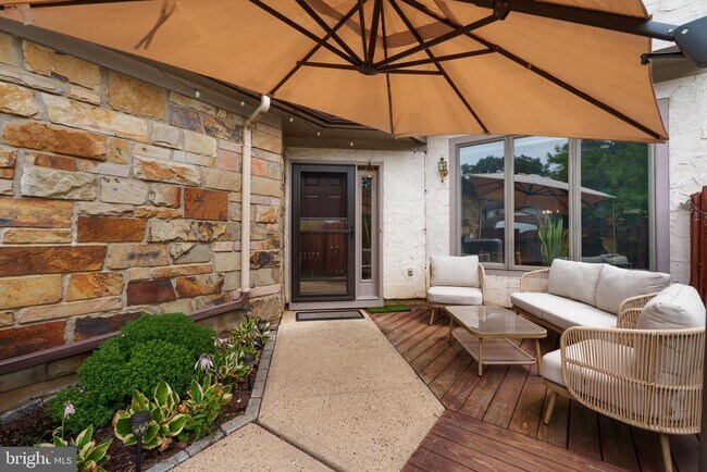 Building Photo - 9 Woodmont Dr